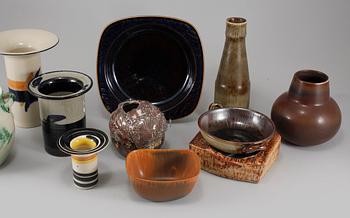 PARTI KERAMIK, 11 delar, Carl-Harry Stålhane, Rörstrand och Designhuset, 1900-talets mitt och senare hälft.