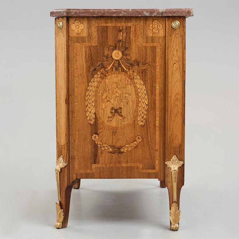 A Gustavian 18th century commode in the manner of Johan Wilhelm Metzmacher (master in Stockholm 1769-1783).