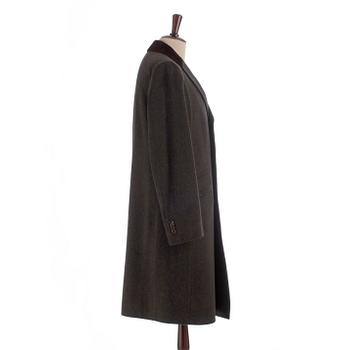 EDUARD DRESSLER, a brown wool and cashmere coat / covert coat, size 48.