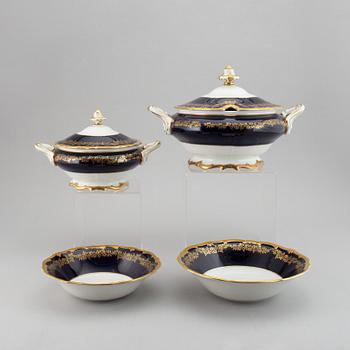 A German dinner service, 20th Century.