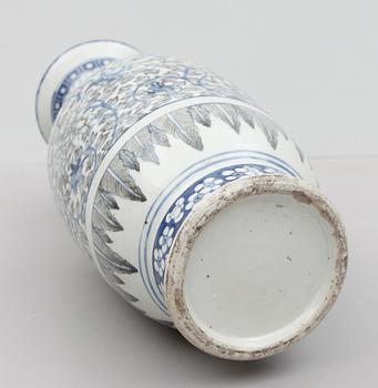 GOLVVAS, porslin, Kina, 1800-/1900-tal.