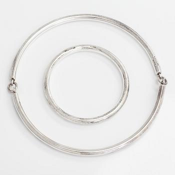 Kaija Aarikka, A sterling silver necklace and bracelet, Ilmari Puhakka, Joutsa for Aarikka 1984 and 1988.