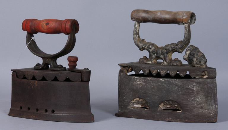 STRYKJÄRN, 2 st, 1800-tal.