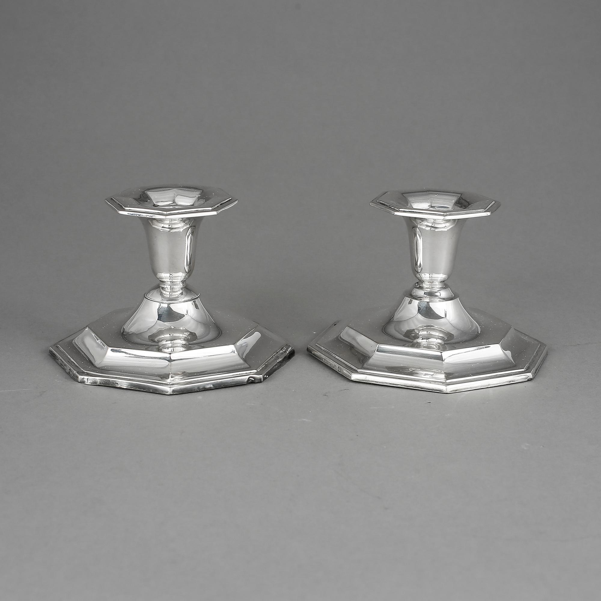 LJUSSTAKAR, ett par, silver, svenska importstämplar, 1900-tal.