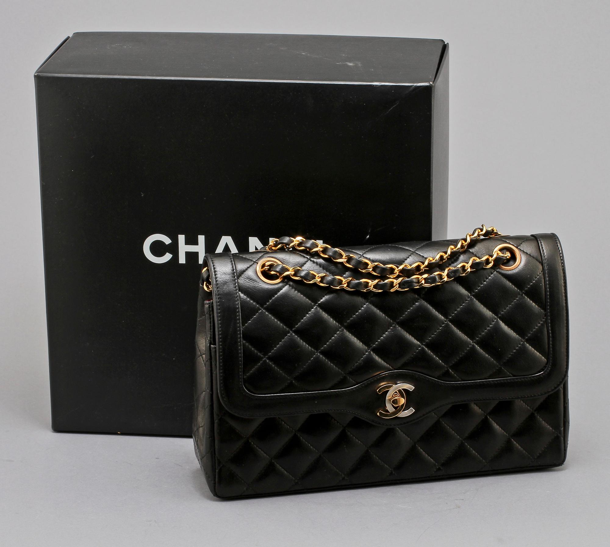 AXELREMSVÄSKA, "double flap limited edition", Chanel, Paris, 1900-talets sista kvartal.