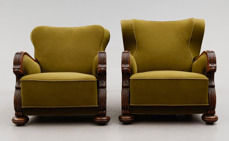 FÅTÖLJER, 1 par snarlika, 1900-talets första hälft.