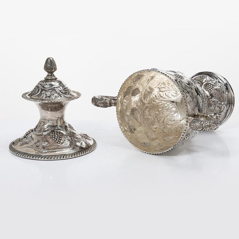 Lale Silverware & Co Ltd, a sterling silver wine cooler/lidded urn, Istanbul, Turkey 20th century.
