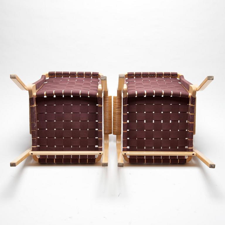 KARMSTOLAR, ett par, modell 45, Alvar Aalto, Artek. 1900-talets senare hälft.