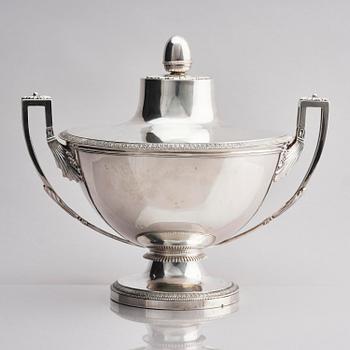 A Swiss silver tureen with lid, mark of Bossard & Sohn, 20th Century.
