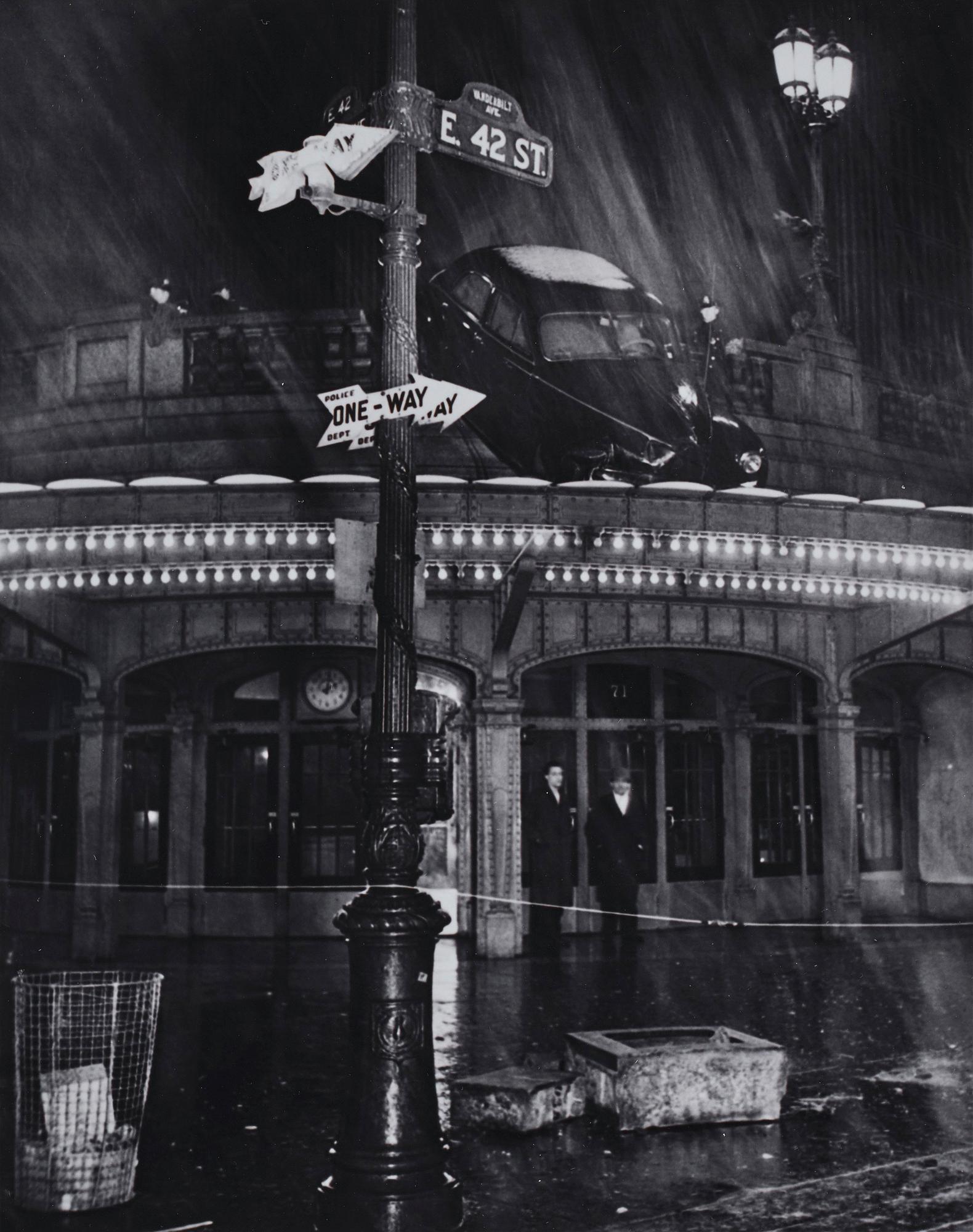 Weegee, "Accident on upper roadway of Grand Central Terminal, New York", 1944.