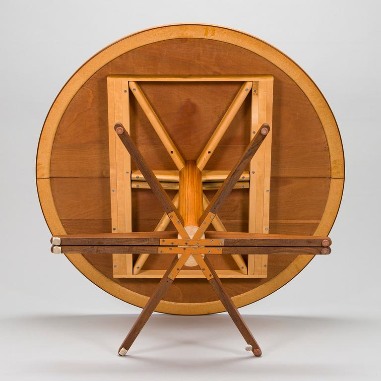 Olof Ottelin, a 1960s 'Rondo' dining table for Oy Stockmann Ab, Keravan puusepäntehdas.