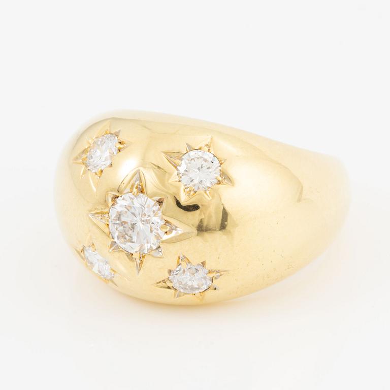 Ring, bombé ring, 18K gold with brilliant-cut diamonds.