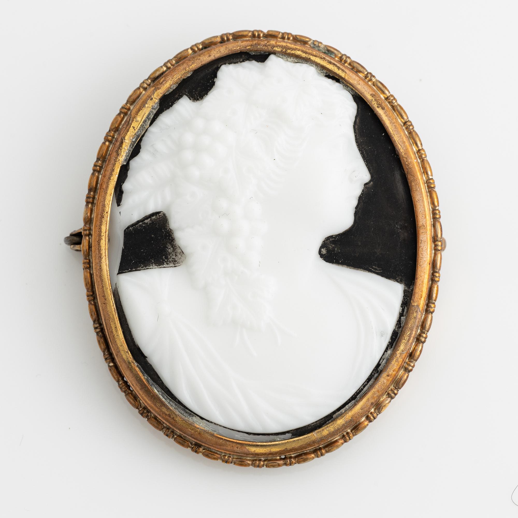 Cameo brooch.