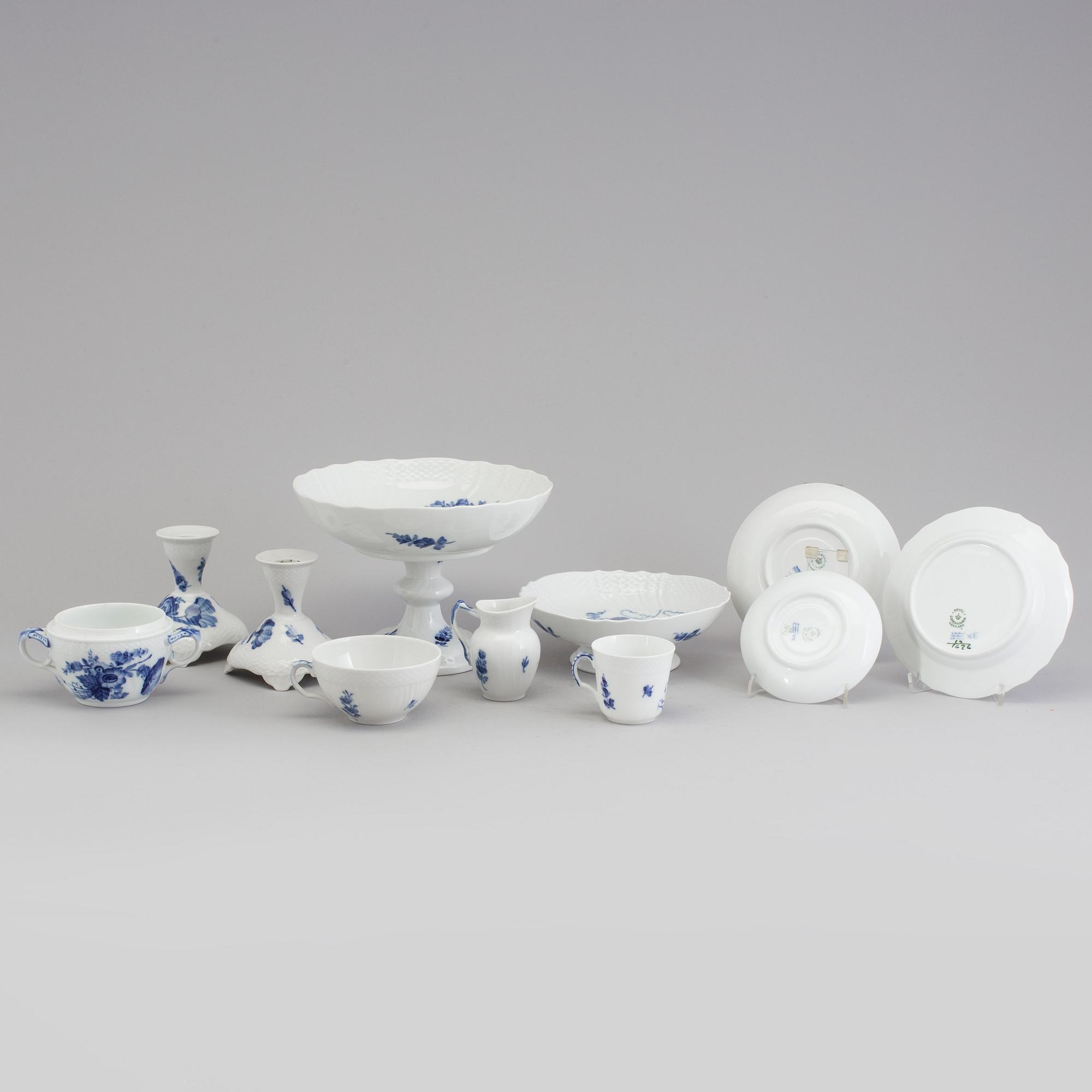 MOCCA/TESERVIS, 23 delar, porslin, "Blå blomst", Kunglig Dansk, 1900-talets andra hälft.