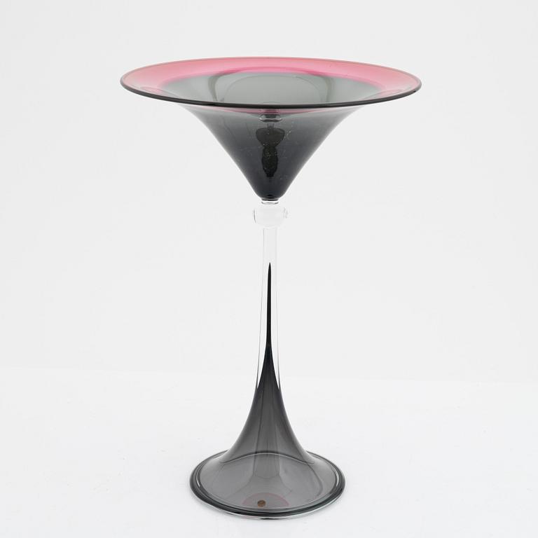 Wilke Adolfsson, a glass cup, Sweden, signed and dated 1986.