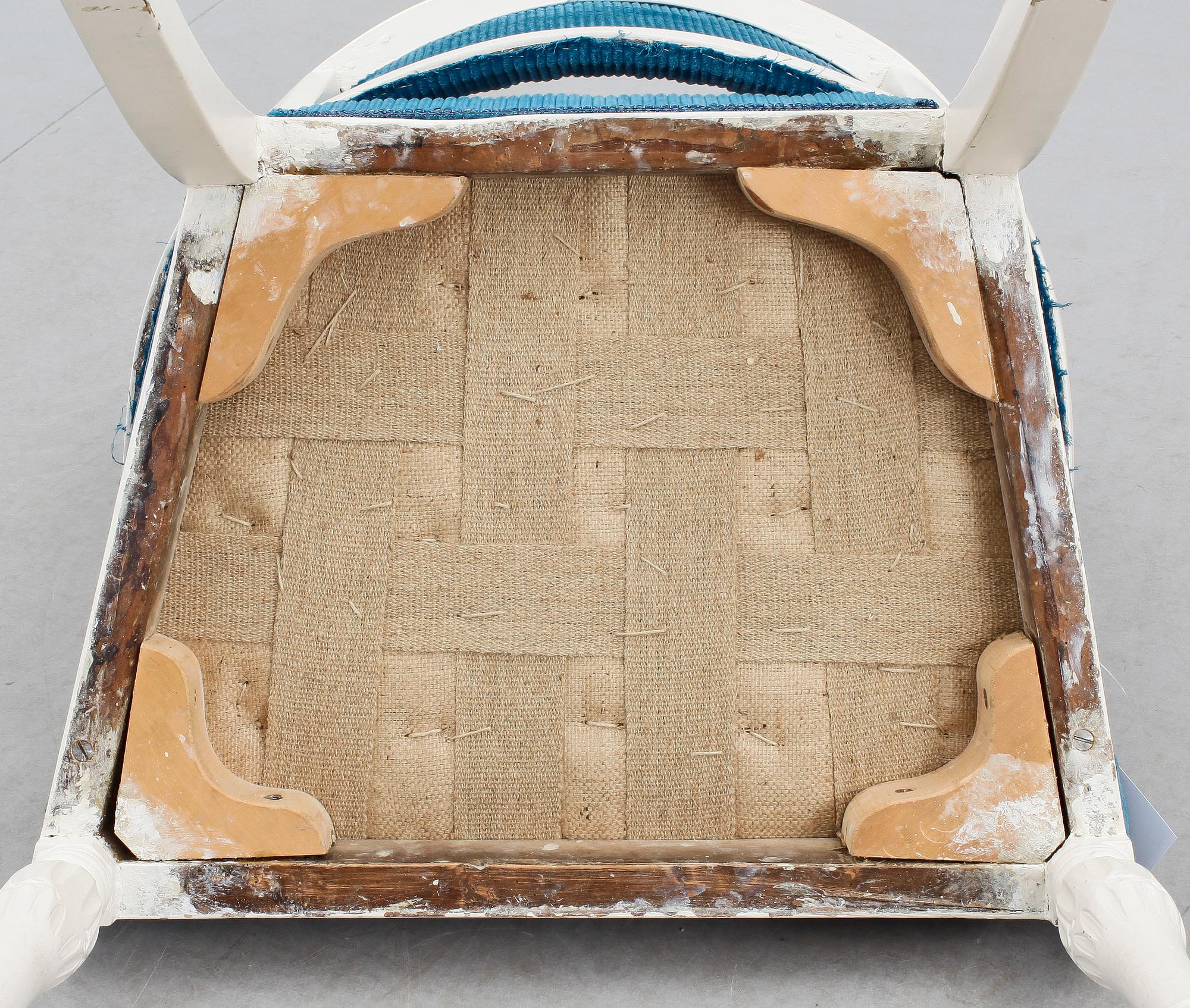 KARMSTOL sk baljfåtölj, sengustaviansk provins, tidigt 1800-tal.