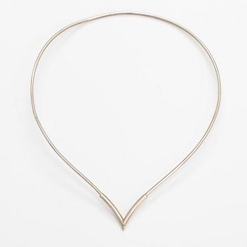 Pekka Piekäinen, Halsband "Hjärta", sterlingsilver. Platinoro, Åbo.