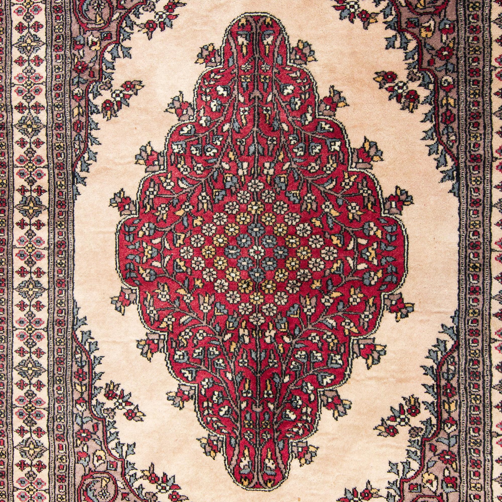 Matta, Täbriz, circa 124 x 185 cm.