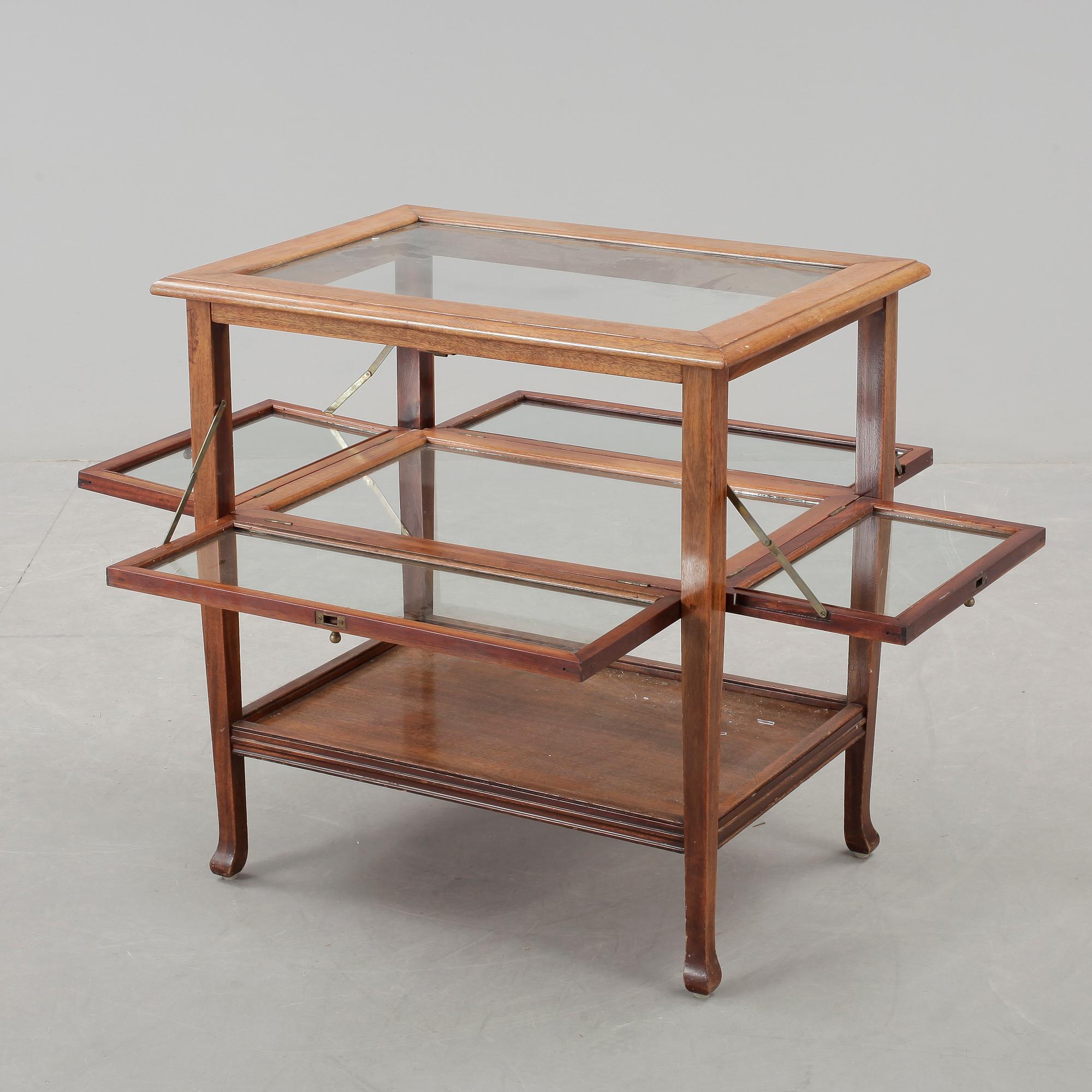 MONTERBORD, 1900-talets första hälft.