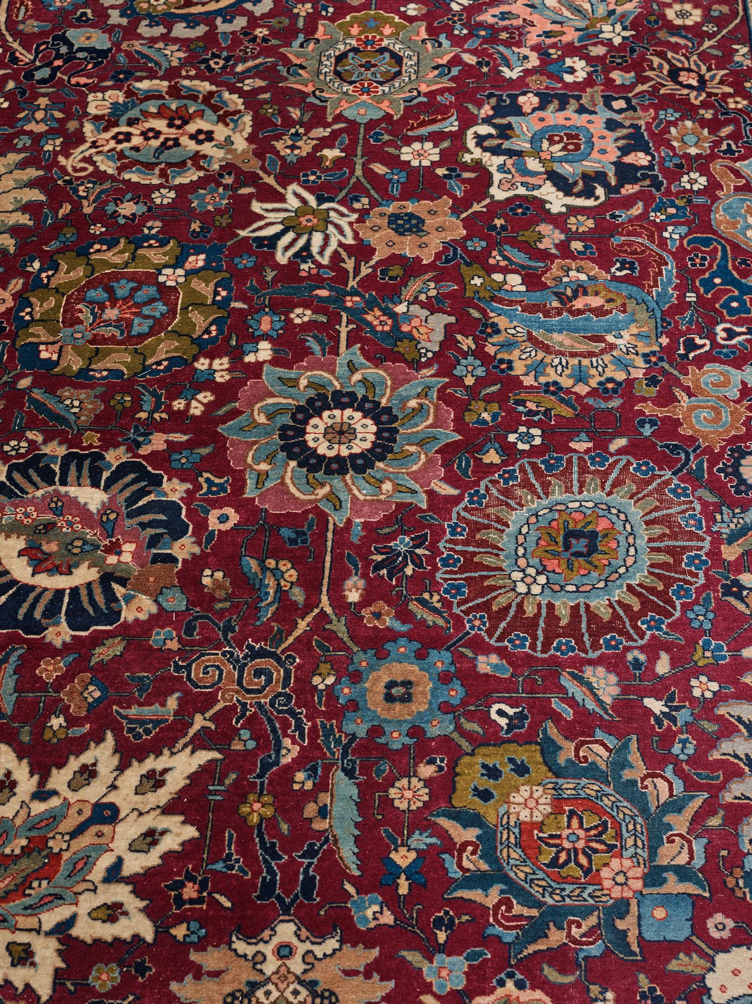 Matto, semi-antique Tabriz, ca 413,5 x 328,5 cm.