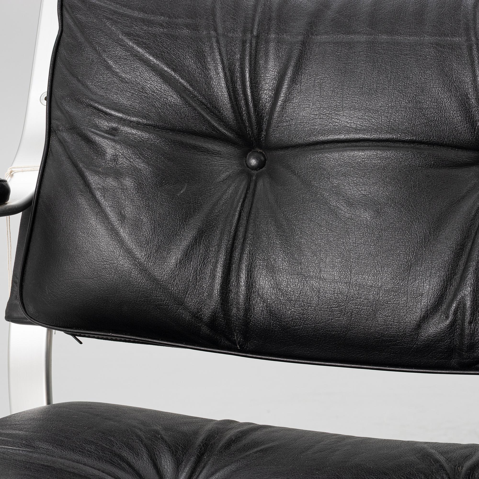 Karl Erik Ekselius, a pair of "Mondo" armchairs, JOC Möbel, late 20th century.