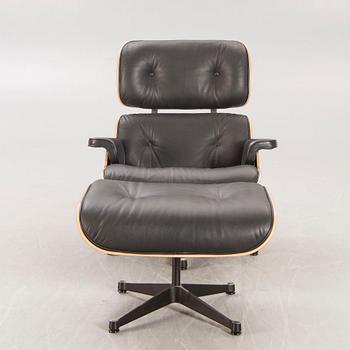 Charles and Ray Eames, fåtölj och fotpall, "Lounge Chair", Vitra, 2010-tal.