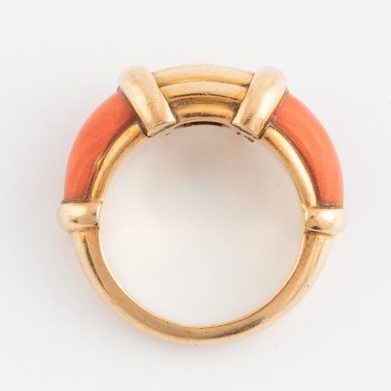 An 18K gold and coral Hermès ring.