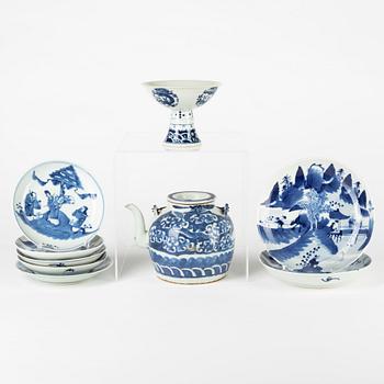 Seven blue and white Chinese dishes, a teapot and a stemcup, 19th/20th century.