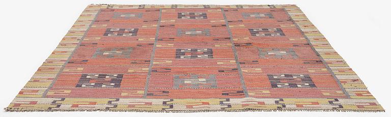 Märta Måås-Fjetterström, matta, "Röda Esset", rölakan, ca 261 x 201 cm, signerad MMF.