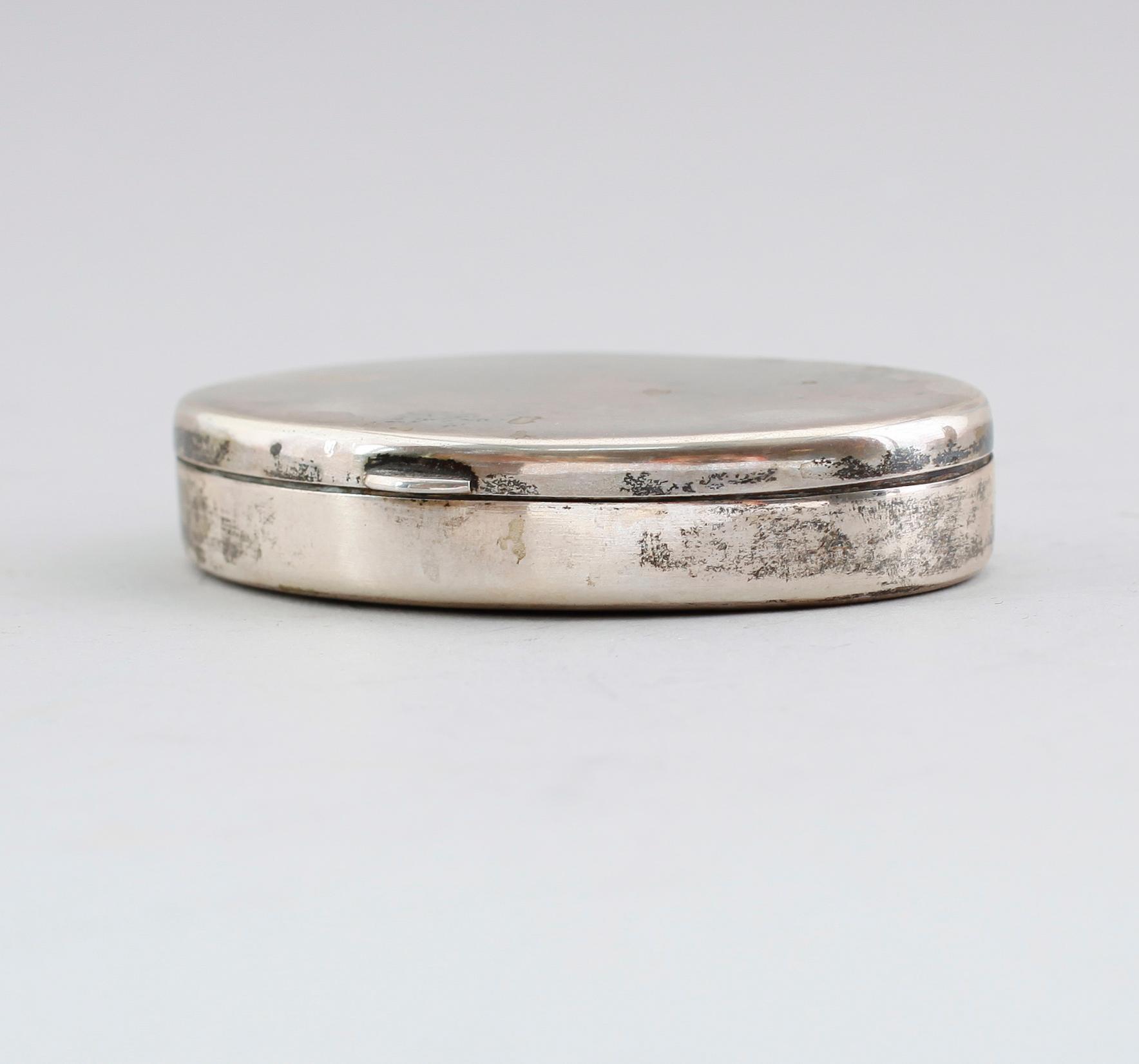 DOSA, silver, Stockholm 1920. Vikt ca 94 gram.