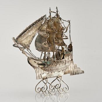 Two Chinese silver models of djunks, Shanghai, around 1900.