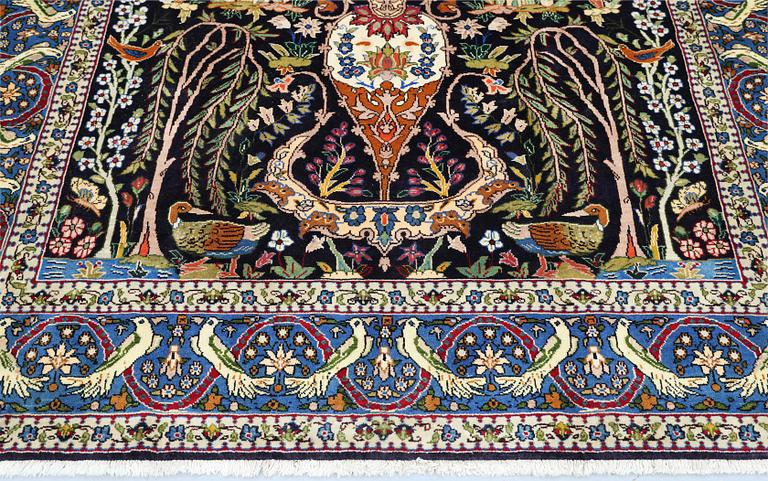 A figural Shahreza carpet, approx. 310 x 220 cm.