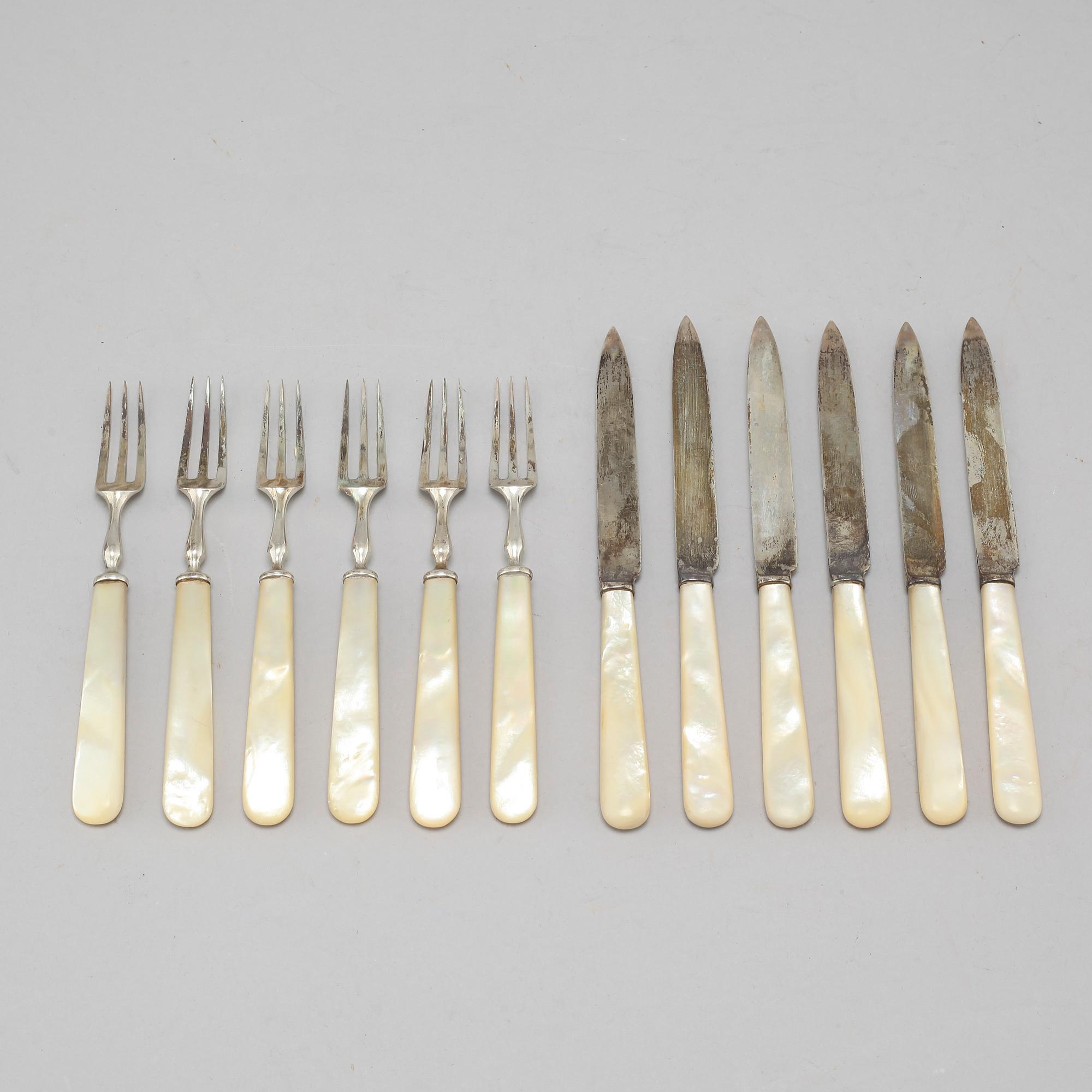 Twelve 20th century fruit flatware, Sheffield, England.