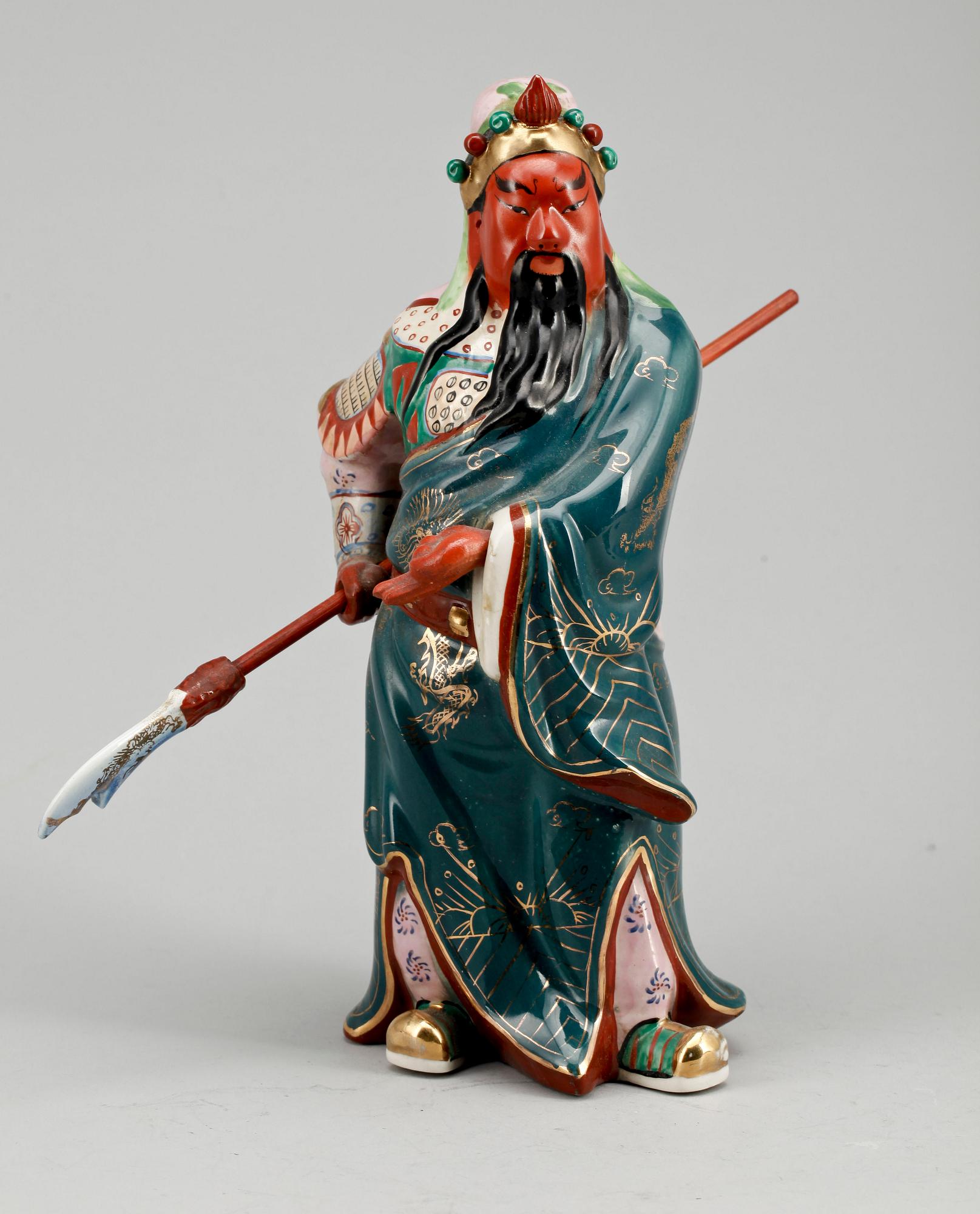 VASER, ett par, samt FIGURIN, porslin, Japan, 1900-tal.