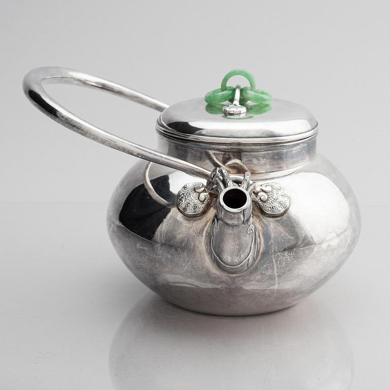 A silver tea pot with cover, Japan, early 20th century.