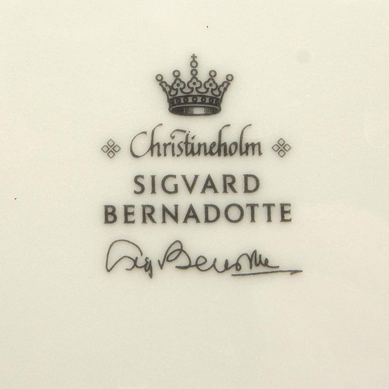Sigvard Bernadotte, servis ca 95 dlr  "Marianne", Christineholm, Fyrklövern sent 1900-tal porslin.