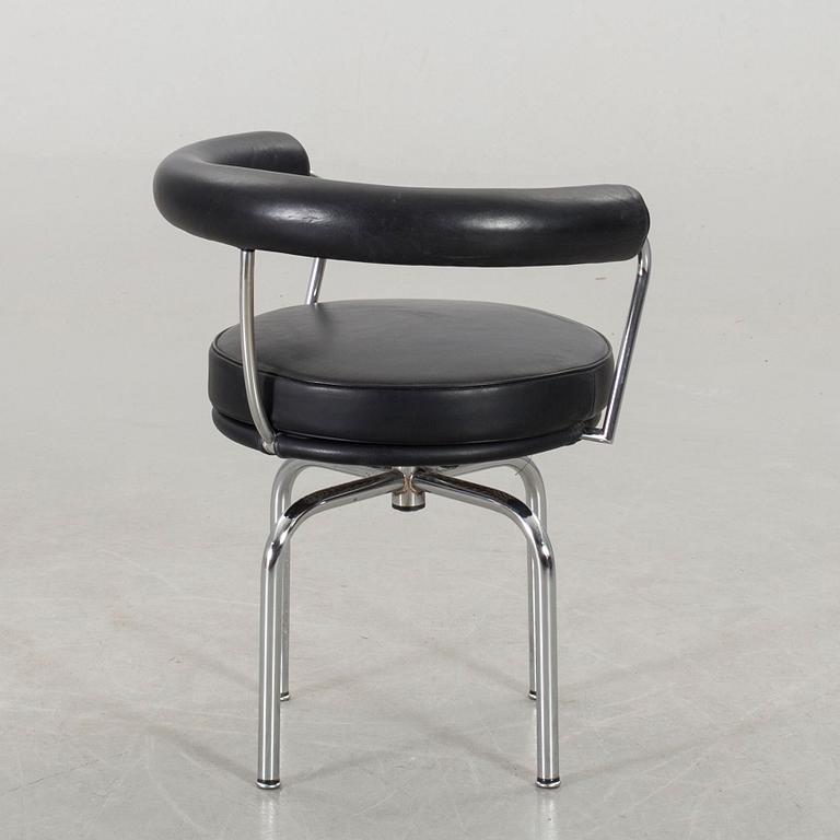 LE CORBUSIER, snurrfåtölj "LC7" Cassina 1900-talets senare del.
