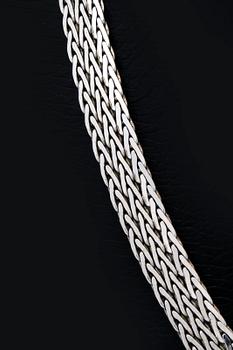 An 18K white gold chain, Unoaerre, Italy, 27g.