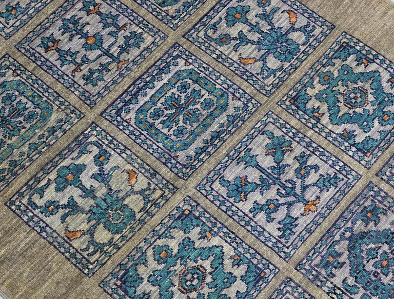 A Zigler runner carpet, 237 x 77 cm.