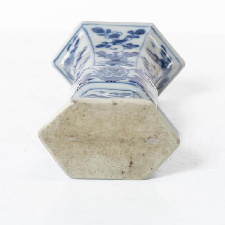 Porcelain, 7 pieces, China, 18th-19th century.