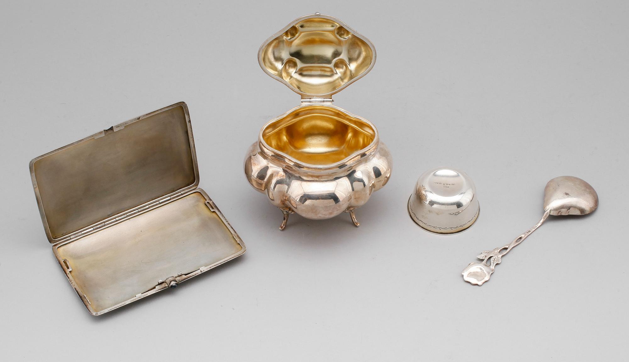 SILVERFÖREMÅL, 4 st, 1900-tal. Vikt ca 419 gram.