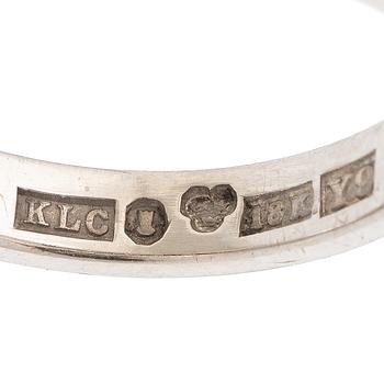 Ring 18K vitguld med runda briljantslipade diamanter.