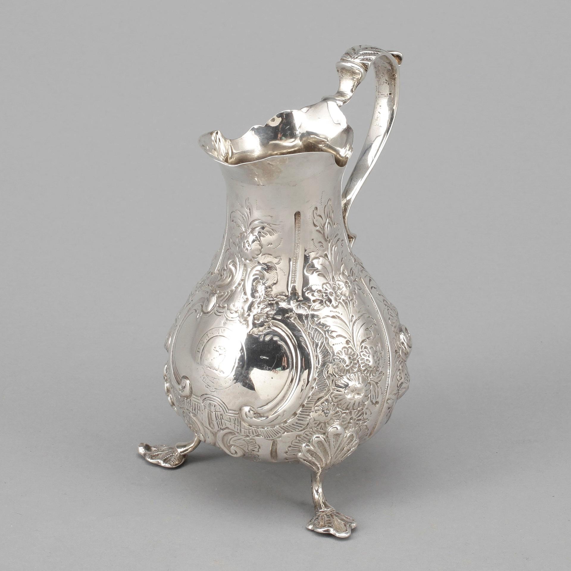 GRÄDDKANNA, silver, 1700/1800-tal. Otydliga stämplar. Vikt ca 290 gram.