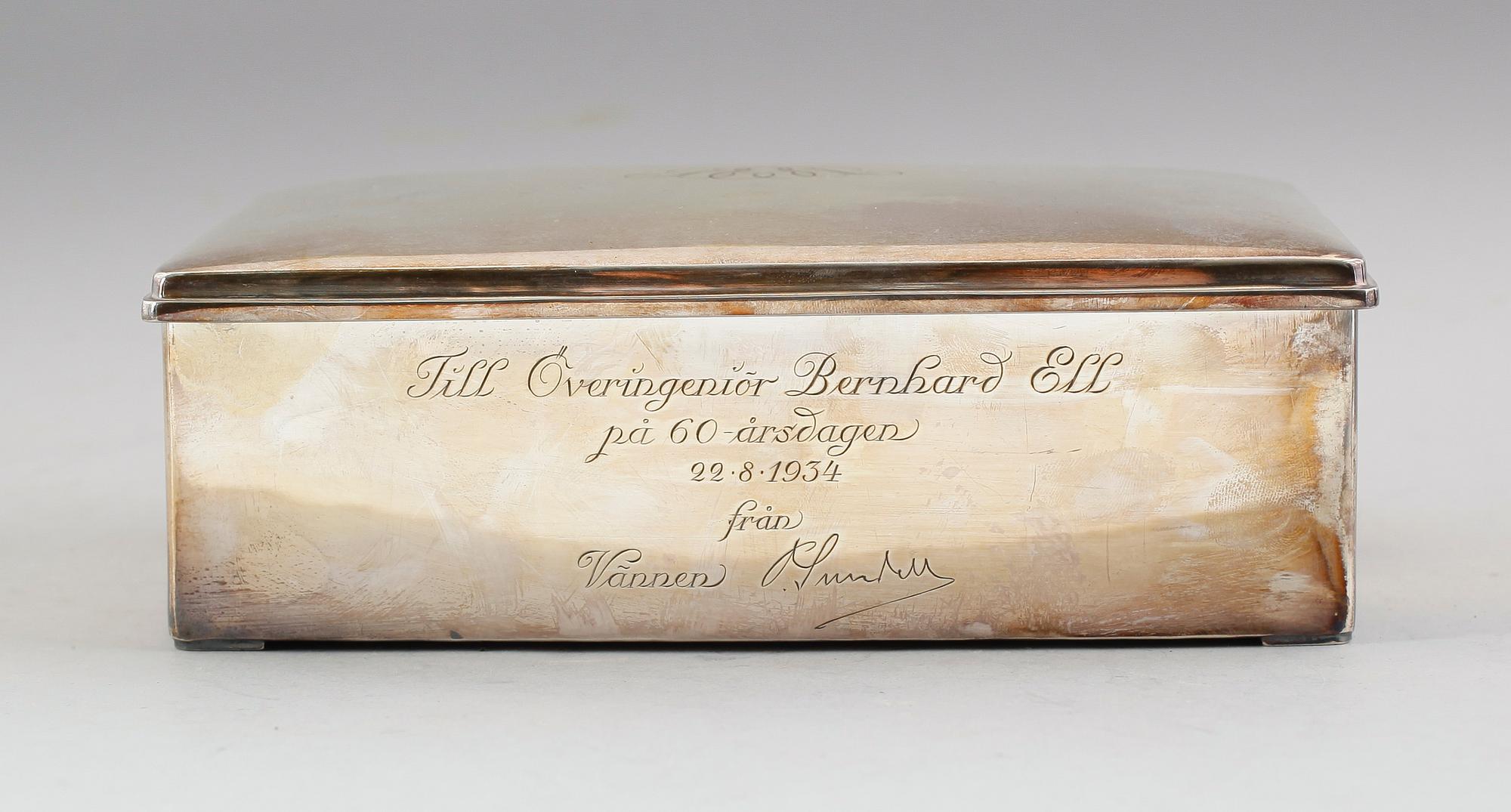 CIGARRLÅDA, silver, CG Hallberg, Stockholm 1933. Total vikt med inredning ca 1065 gram.