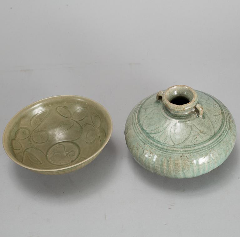 A celadon glazed vase and bowl, South East Asia, Sawankhalok, 16/17th Century.