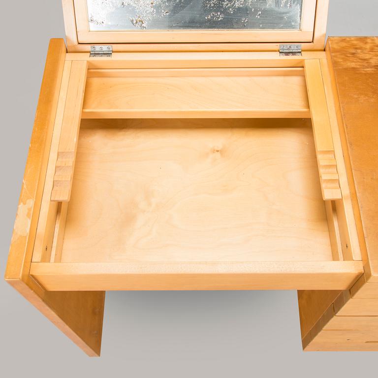 Aino Aalto, toalettbord / skrivbord,  modell 190, O.Y. Huonekalu- ja Rakennustyötehdas A.B. tidigt 1950-tal.