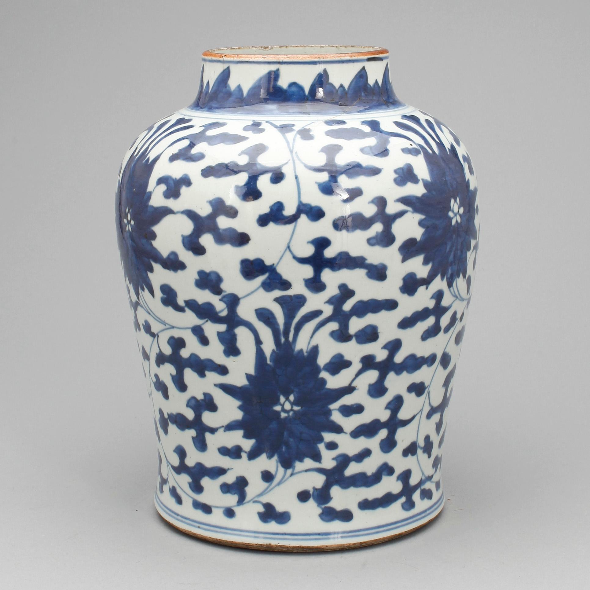VAS, porslin, Kina, Ming-stil, trol 1800/1900-tal.