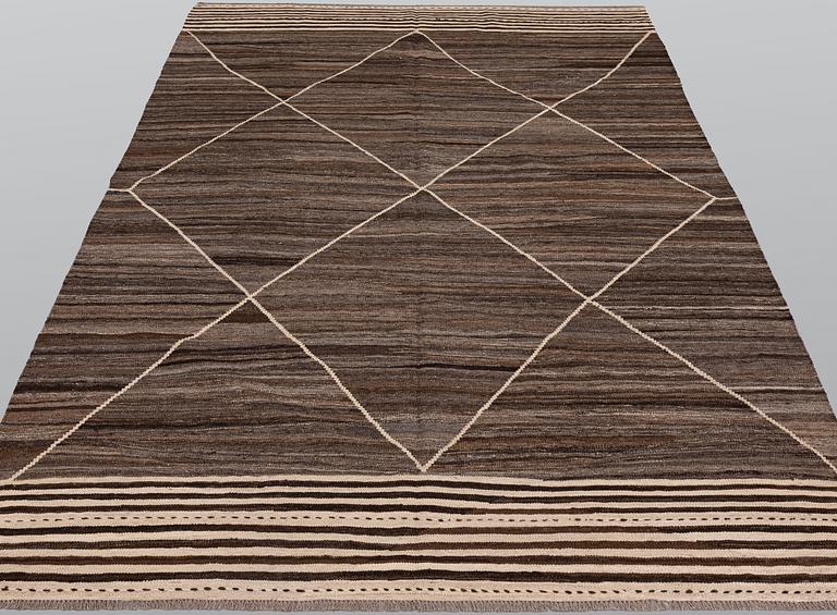 A Kilim carpet, Moroccan design, approx. 397 x 204 cm.