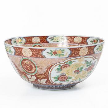 A large Japanese imari porcelain punch bowl, 19th century.