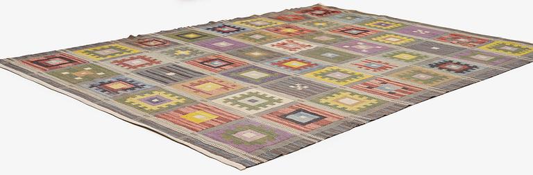 A flat weave carpet, c. 325 x 239 cm, Bohusslöjd–Konstfliten.